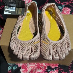 Vibram Women's Light Pink FiveFingers Flats